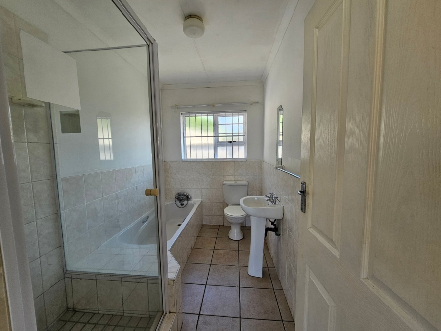 3 Bedroom Property for Sale in Cambridge West Eastern Cape